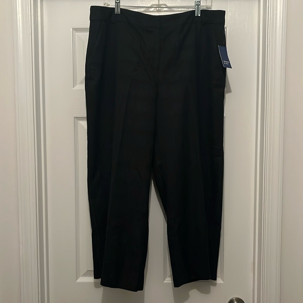NWT Crown & Ivy Capri Pants